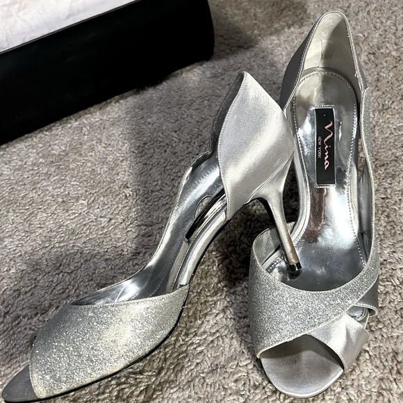 Nina Womens Peep Toe Stiletto Heel Glitter Silver Bridal Pumps Size 8 - Picture 3 of 4